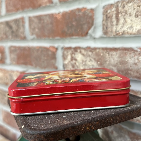 Vintage 1984 Santa Playing Cards In A Tin Box - Picture 7 of 13